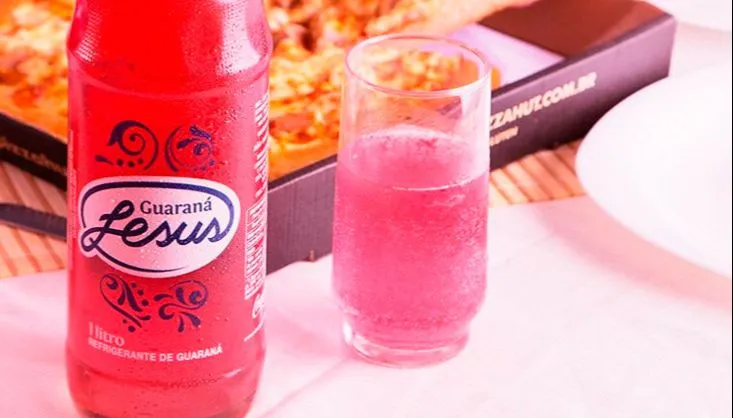 Imagem ilustrativa da imagem No Maranhão, Bolsonaro zomba da cor rosa do Guaraná Jesus: "Boiolagem"