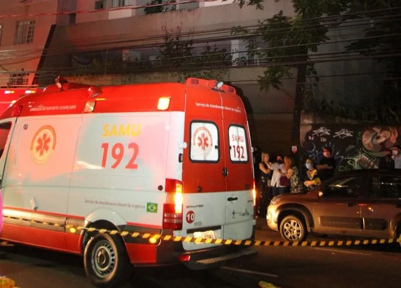 Imagem ilustrativa da imagem "Encontrei a criança rodeada de escombros", diz bombeiro que resgatou menino de prédio em chamas