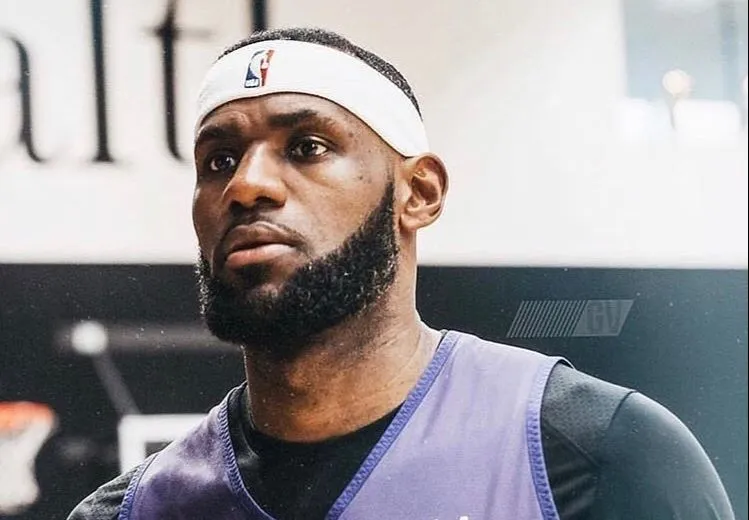Imagem ilustrativa da imagem Com 46 pontos de LeBron James contra ex-time, Lakers vencem os Cavaliers na NBA