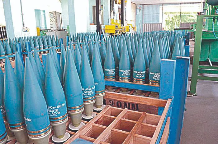 Imagem ilustrativa da imagem Fábrica de armas de guerra vai abrir vagas com salários de até R$ 5.331