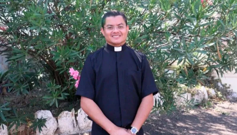 Imagem ilustrativa da imagem Acusado de matar padre diz à polícia que tinha um caso com o religioso