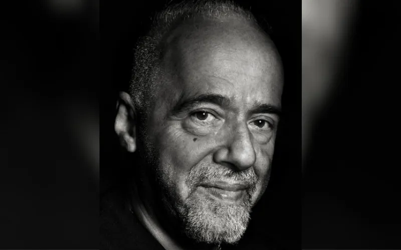 Imagem ilustrativa da imagem Queima de livros de Paulo Coelho é 'símbolo de horror', diz Academia Brasileira de Letras