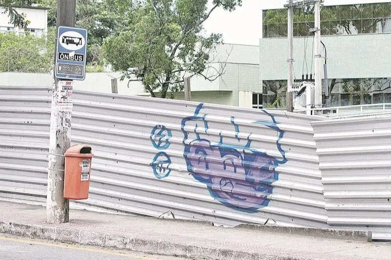 Imagem ilustrativa da imagem Perigo em ponto de ônibus
