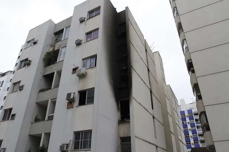 Imagem ilustrativa da imagem "Queria ter ido no lugar dele", desabafa mãe de menino de 4 anos morto em incêndio