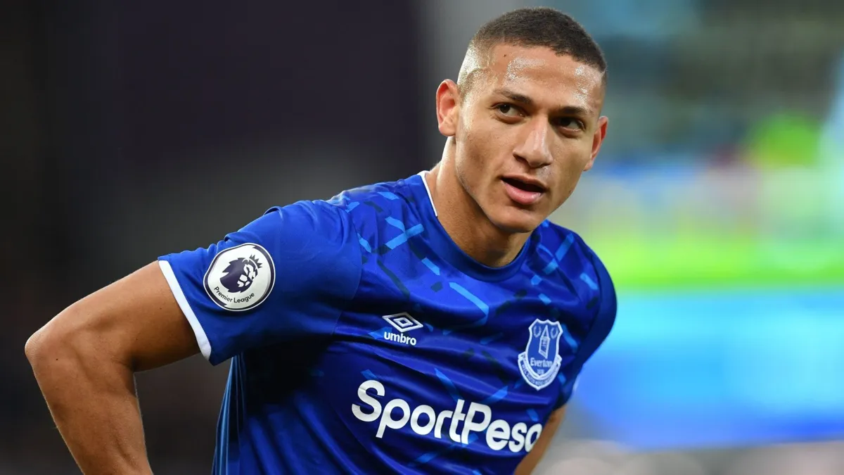 Imagem ilustrativa da imagem Richarlison faz campanha para jovens se vacinarem contra a covid-19
