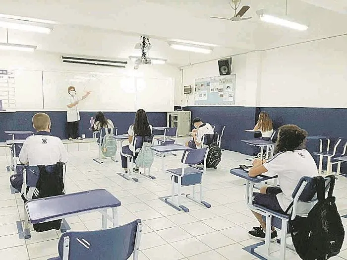 Imagem ilustrativa da imagem Estudantes de mais 63 escolas particulares voltam às salas de aula na 2ª
