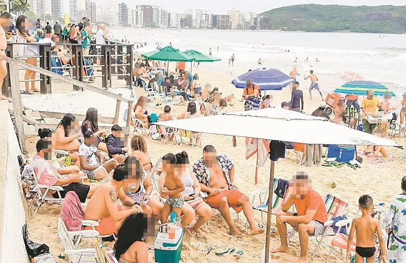 Imagem ilustrativa da imagem Turistas de Minas lotam praias de Guarapari na "Semana do Saco Cheio"