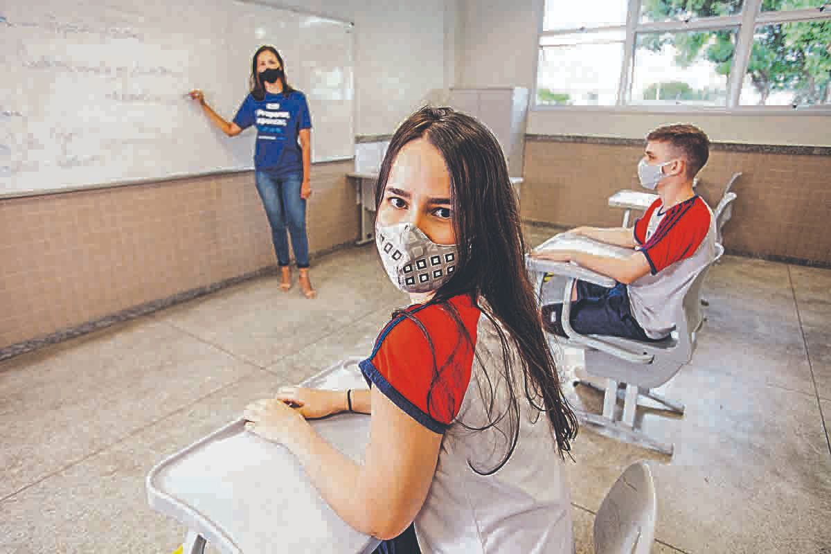 No retorno à sala de aula, alunos e professores terão de cumprir exigências sanitárias para garantir a segurança