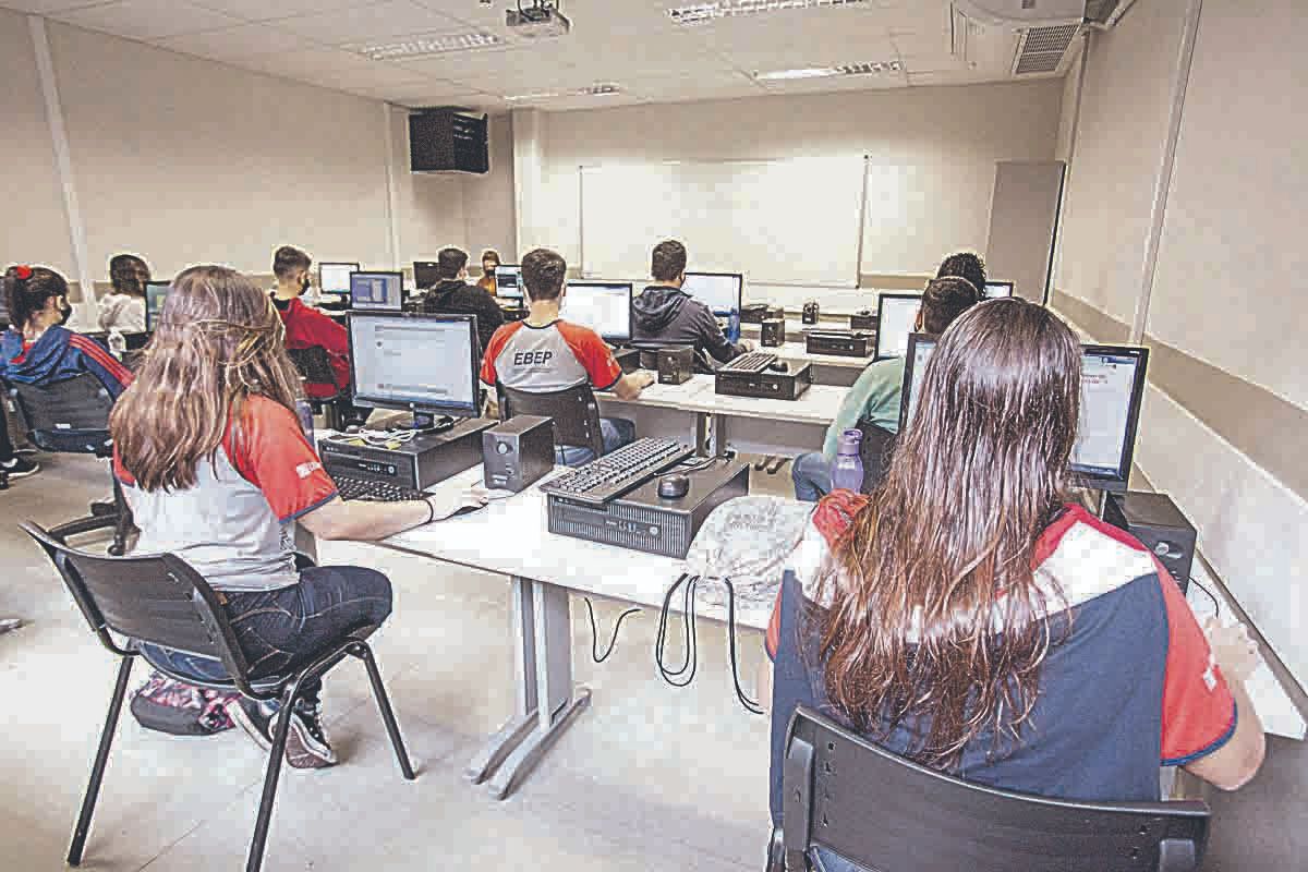 No Senai, aulas estão sendo retomadas de forma gradativa para garantir a segurança de alunos e colaboradores