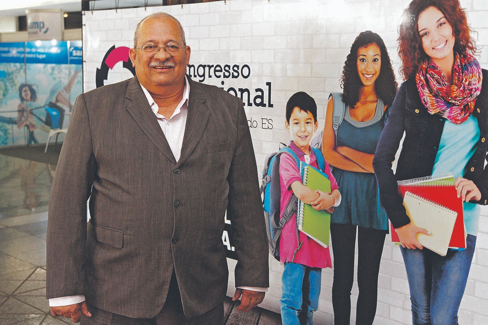 Antônio Eugênio Cunha, diretor da escola e faculdade Casa do Estudante