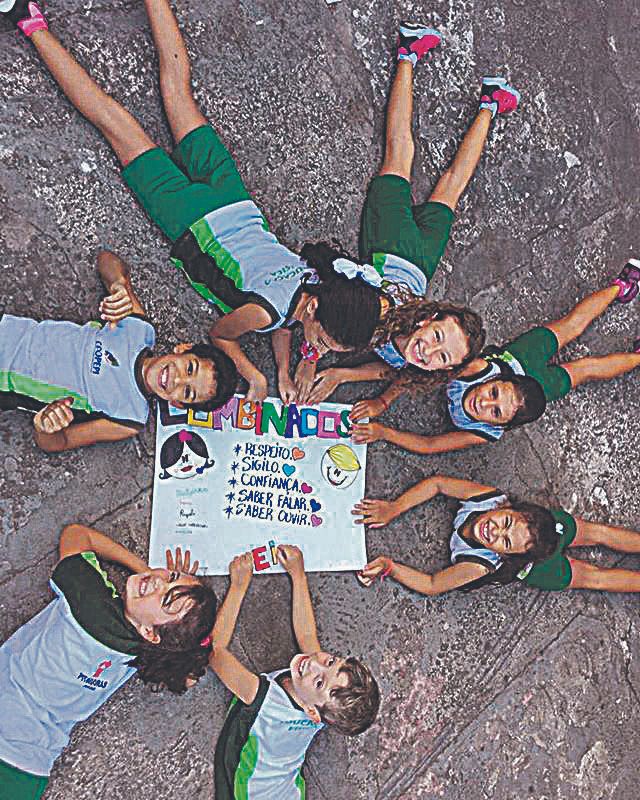Alunos em atividade conjunta
