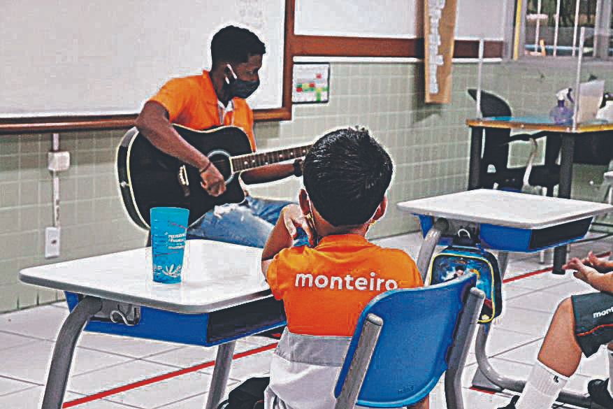 Retorno está sendo feito de forma gradativa, com “escalas” e horários diferenciados entre as turmas