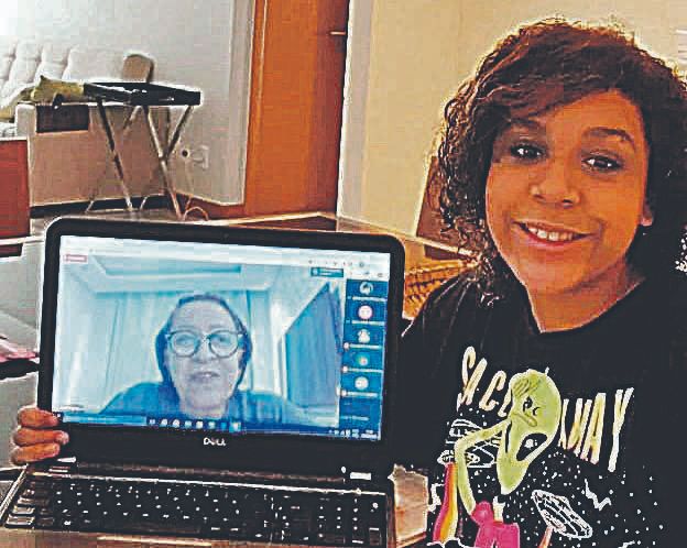 Giovana Gonçalves durante aula de Espanhol da professora Elizete