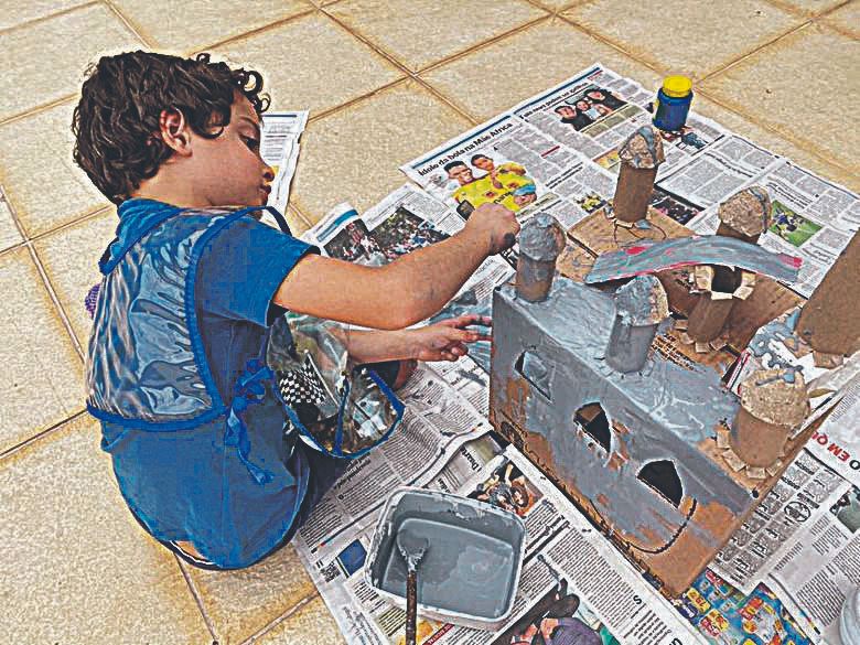 Aluno Henrique Targa produzindo castelo durante as aulas remotas