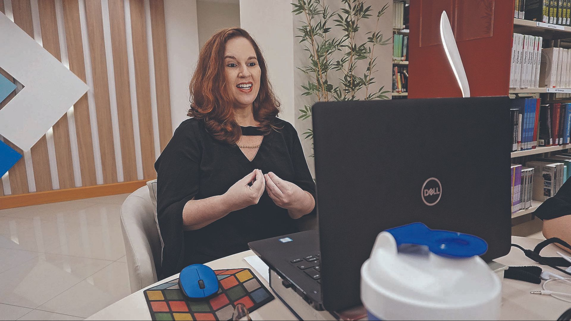 Carla Letícia Leite, pró-reitora acadêmica, apresenta modelo HyflexFaesa em conferência internacional