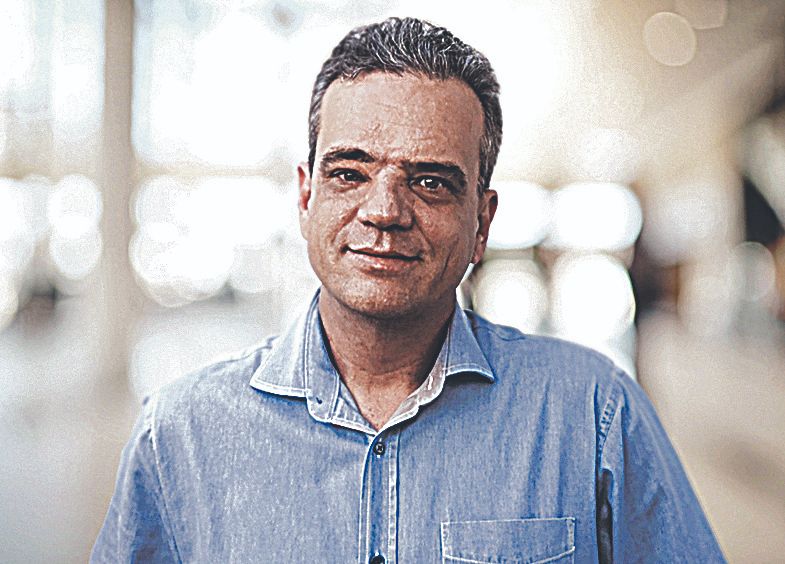 O professor Cássio Mori diz que a manutenção de vínculo entre escola e família poderá garantir matrículas para o próximo ano letivo
