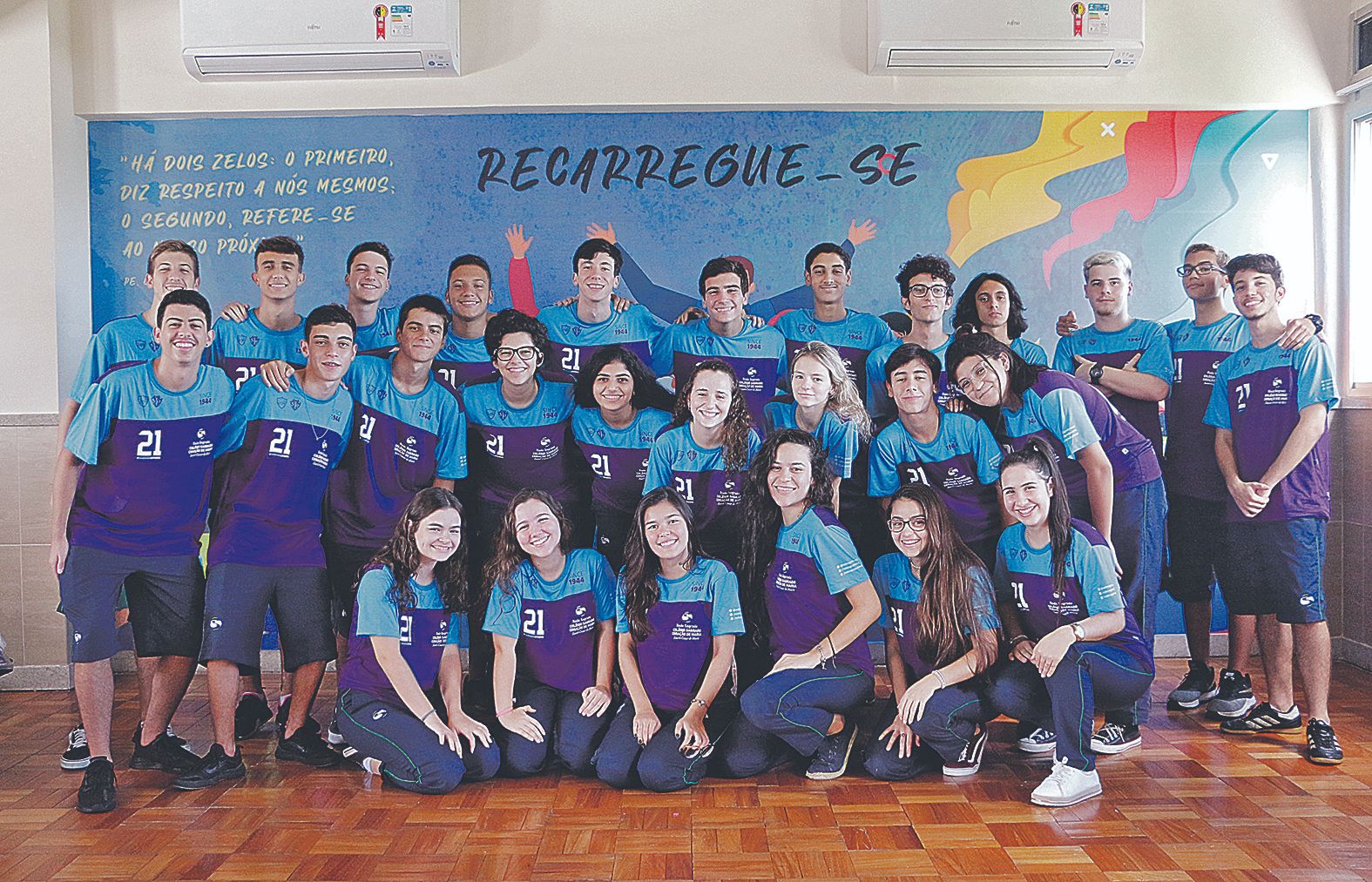 Estudantes comemoram bons resultados em exames do Enem: colégio está entre as 40 melhores instituições de ensino do País