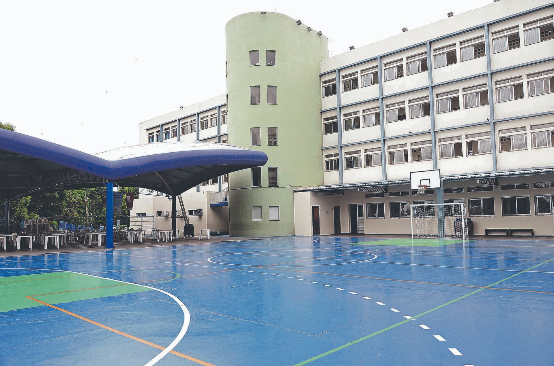 Escola conta com área esportiva
