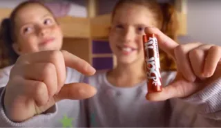 Imagem ilustrativa da imagem Chocolate Baton é medida da diversão em nova campanha