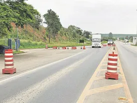 Imagem ilustrativa da imagem Bloqueio na pista gera lentidão