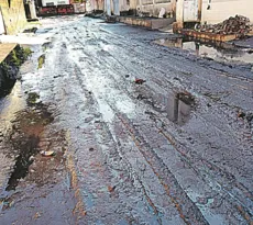 Imagem ilustrativa da imagem Calçamento coberto por lama