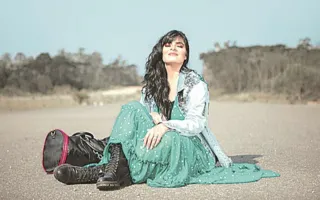 Imagem ilustrativa da imagem Fernanda Brum lança novo single