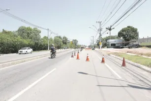 Imagem ilustrativa da imagem Cones reduzem faixas na pista