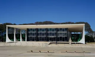 Imagem ilustrativa da imagem Revisão total de aposentadorias vai aumentar filas do INSS, diz governo