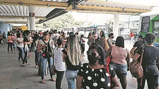 Imagem ilustrativa da imagem Longas filas