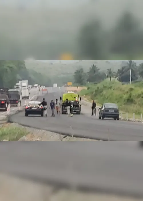 Imagem ilustrativa da imagem Motociclista morre em acidente na BR-101, em Viana