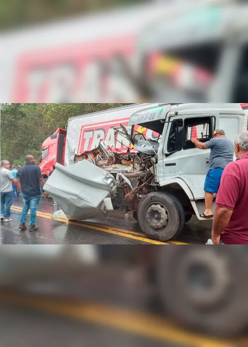Imagem ilustrativa da imagem Carretas batem e interditam pista na BR 101 Sul