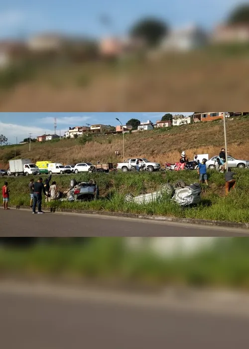 Imagem ilustrativa da imagem Acidente entre carros e carreta deixa um morto e dois feridos na Serra