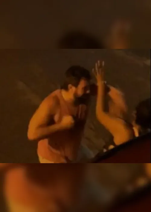 Imagem ilustrativa da imagem Homem sai livre de delegacia após ser filmado dando socos em mulher