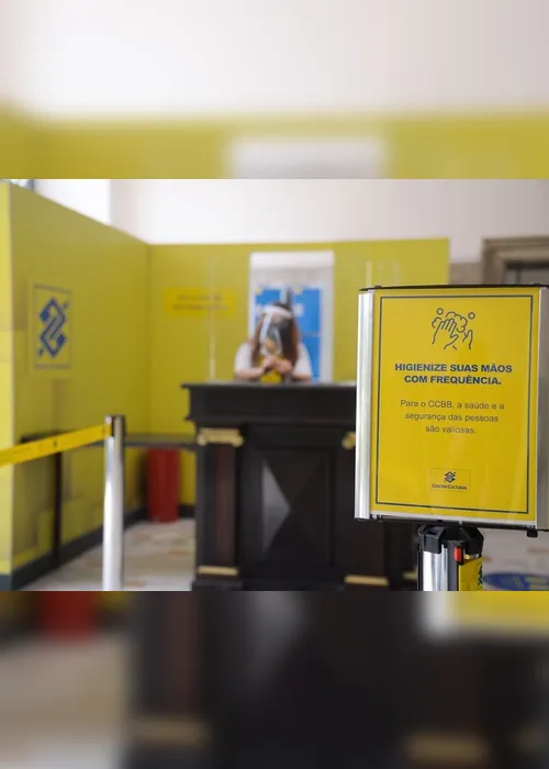 Imagem ilustrativa da imagem Mulher que levou idoso morto a banco é indiciada por tentativa de estelionato