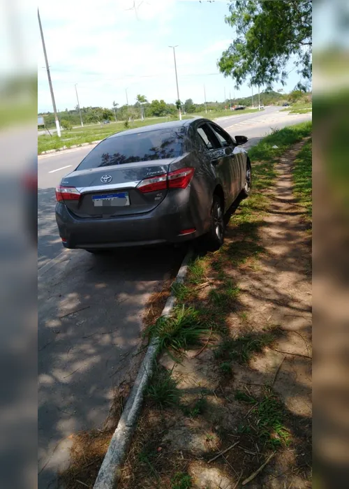 Imagem ilustrativa da imagem Bandidos ameaçam motorista com bebê de 5 meses e roubam carro
