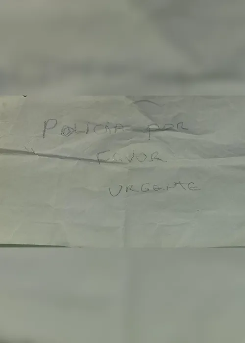 Imagem ilustrativa da imagem Mulher mantida em cárcere privado é resgatada após pedir socorro em papel de cigarro