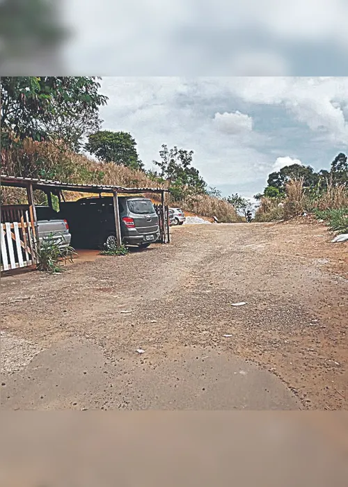 Imagem ilustrativa da imagem Rua sem calçamento, drenagem e com buracos