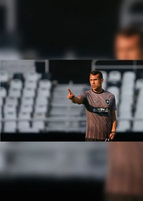 Imagem ilustrativa da imagem Botafogo anuncia demissão do técnico Bruno Lazaroni após menos de um mês no cargo