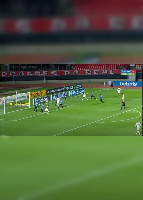 Imagem ilustrativa da imagem Grêmio diz que vai à CBF para buscar anulação de empate com o São Paulo. Veja os lances da partida