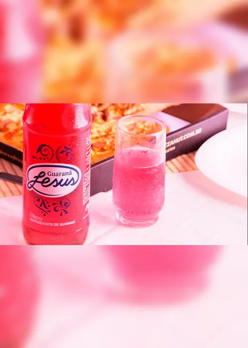 Imagem ilustrativa da imagem No Maranhão, Bolsonaro zomba da cor rosa do Guaraná Jesus: "Boiolagem"
