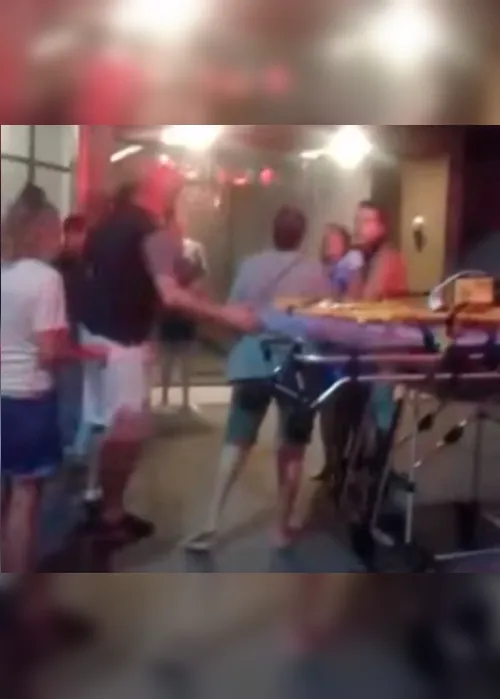 Imagem ilustrativa da imagem Incêndio na Praia do Canto | Avó se desespera ao ver neto desmaiado