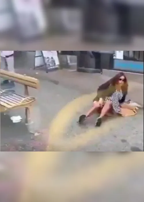 Imagem ilustrativa da imagem Mulher sem máscara cospe em passageiro e é jogada para fora de ônibus