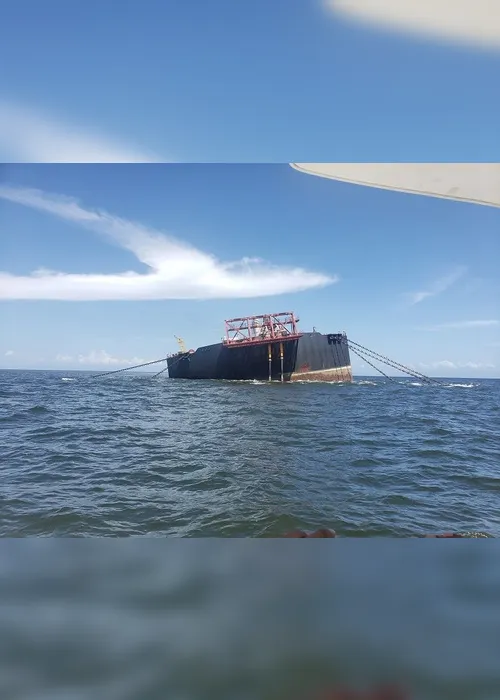 Imagem ilustrativa da imagem Navio venezuelano com 1,4 milhão de barris de petróleo corre risco de naufragar