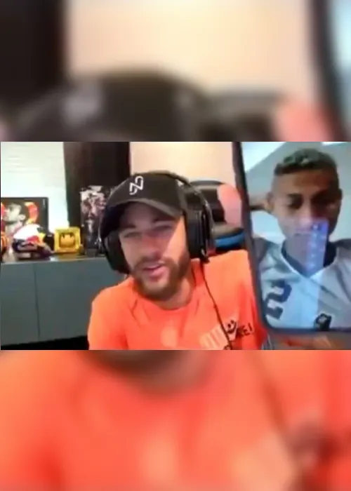 Imagem ilustrativa da imagem Neymar vaza telefone de Richarlison durante live: "Vai ter que trocar de número, pombo!"