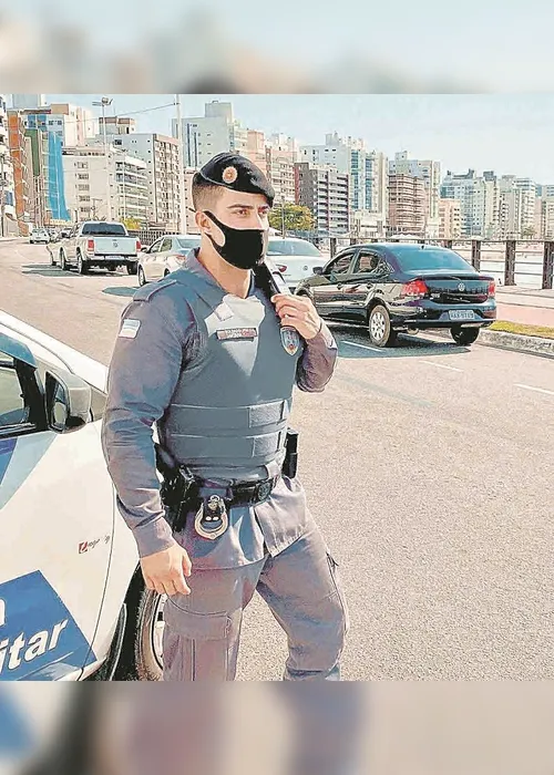 Imagem ilustrativa da imagem Policial faz sucesso com rotina de dono de casa