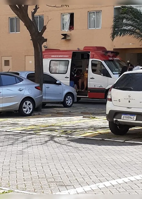 Imagem ilustrativa da imagem Advogado surta e dá facadas em prestador de serviço em condomínio na Serra