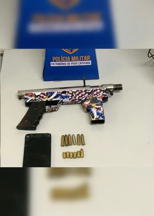 Imagem ilustrativa da imagem Policiais apreendem submetralhadora após serem recebidos a tiros em bairro da Serra