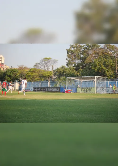 Imagem ilustrativa da imagem De virada, Vitória vence a primeira
