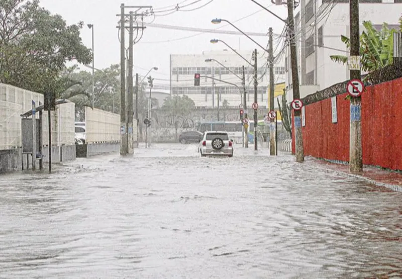 Alagamento em Vila Velha: cidade pode ser novamente impactada com chuvas fortes, de acordo com 
a meteorologia