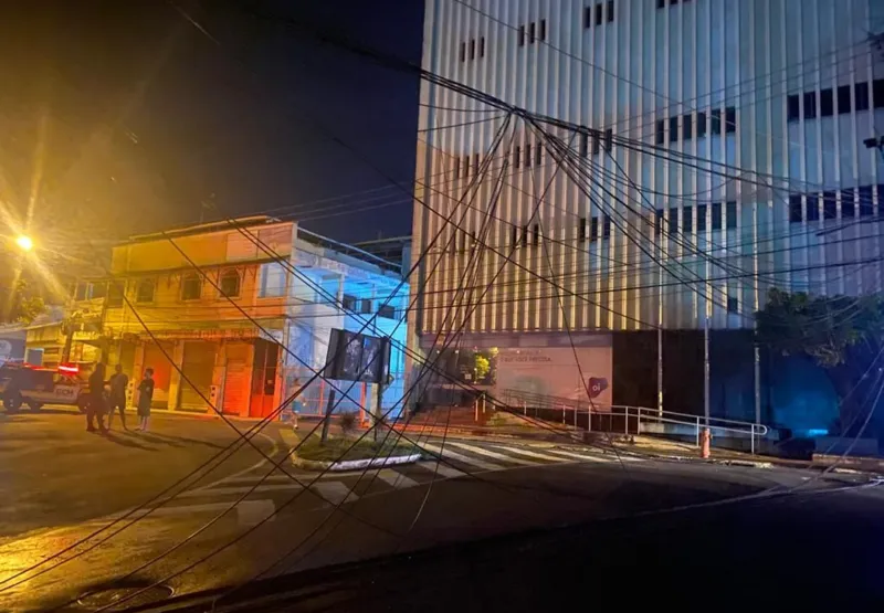 Um curto circuito em um poste na noite de quarta-feira (28) na rua Dona Joana, Centro de Cachoeiro de Itapemirim